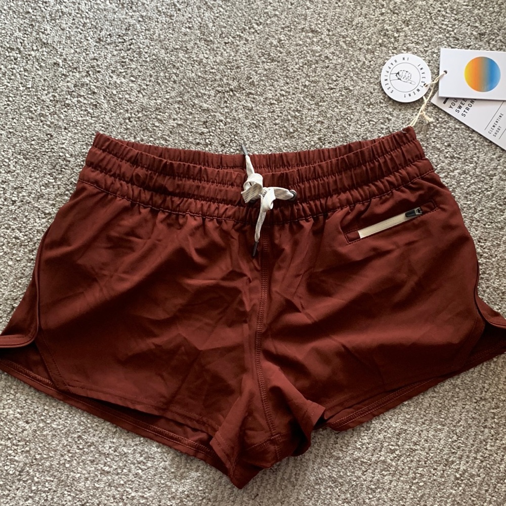 BNWT vuori clementine shorts